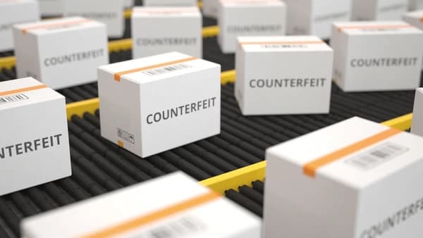 Consumers shopping in a Zimbabwe retail market